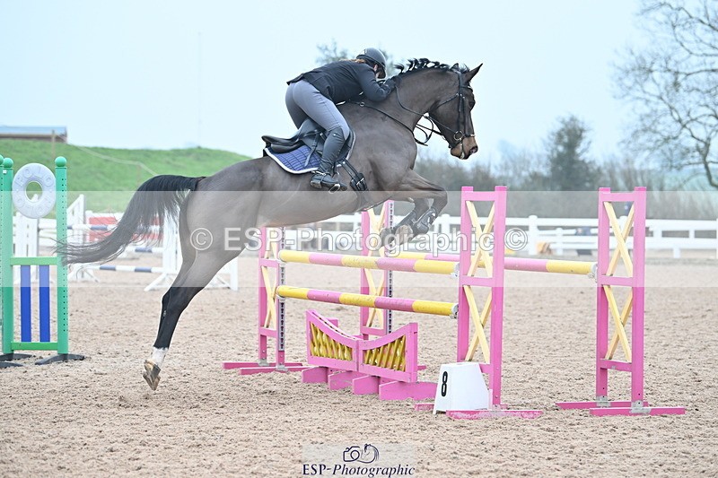 240113A-132334-02180 - Cls 12 Newcomers and 1.10m Open