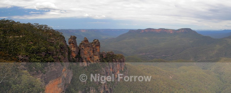 The Three Sisters & Mount Solitary - Australia