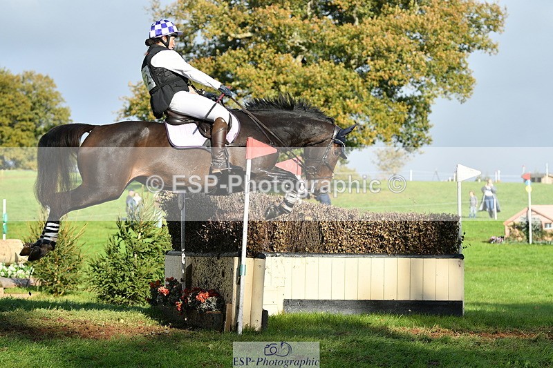 251025A-151900-21797 - G-562-Phoebe.Lagor