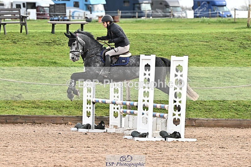 250416-090924-00032 - Cls 1 British Novice and 90cm