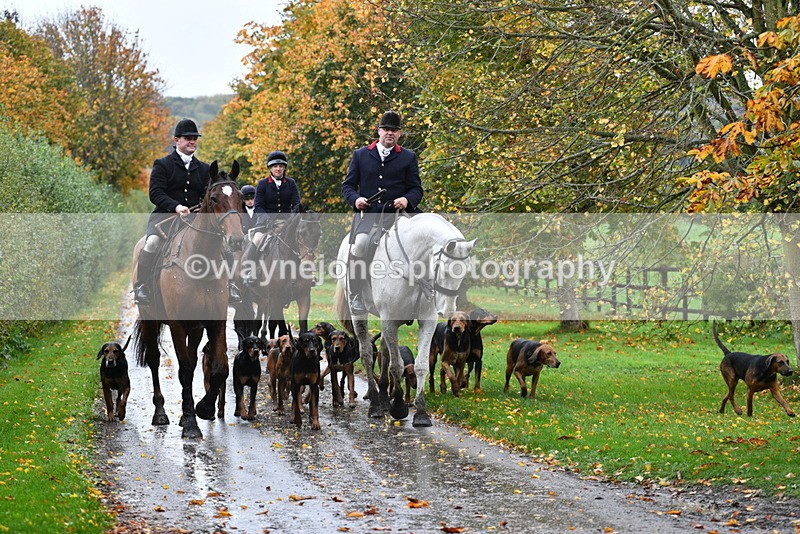 WJ5_6106 - B&B walk back for Hunt Tea !