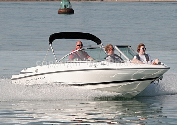 110408 LIVE WIRE MAXUM IMG_0573 - Speedboats