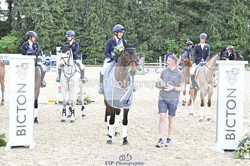 250525A-161220-18532 - Presentations Section C CCI 2 Star Long