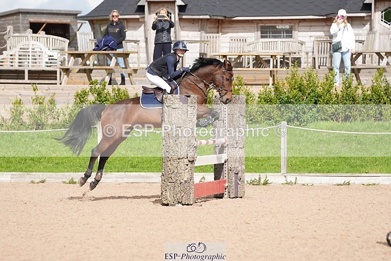 250921-121945-02889 - Cls 9 Pony Foxhunter and 1.10m