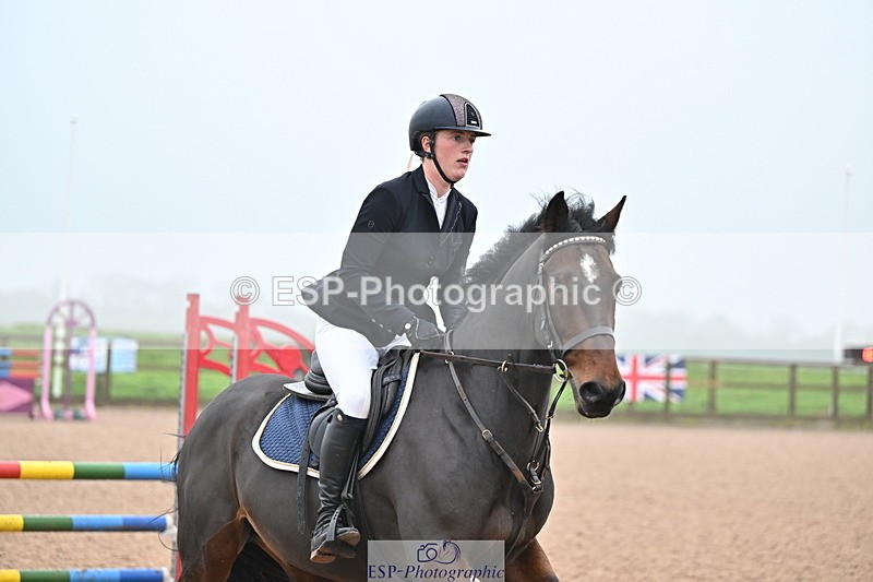 241103A-101200-06578 - SUN Cls 18 British Novice and 90cm Open
