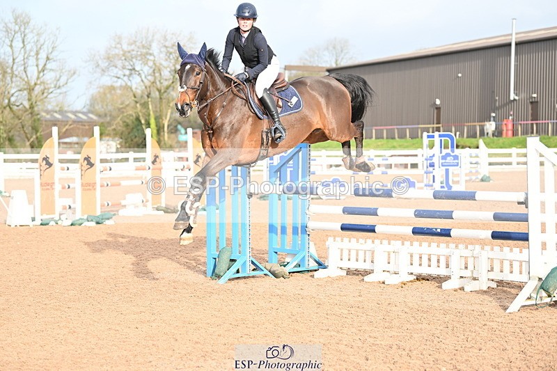 231209A-123653-01789 - Cls 12 Newcomers & 1.10m Open