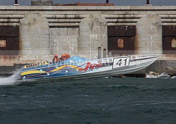 090829 APACHE 41 IMG_3379 - Racing Powerboats