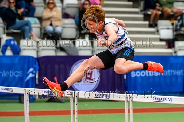 Age25SUN-910381 - Track Male