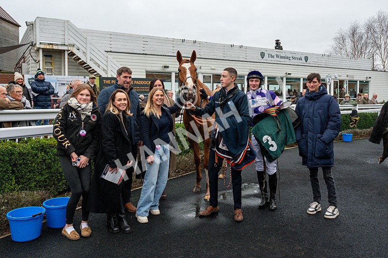 281225-Race 1-Couldbeaweapon-3668 - Race 1