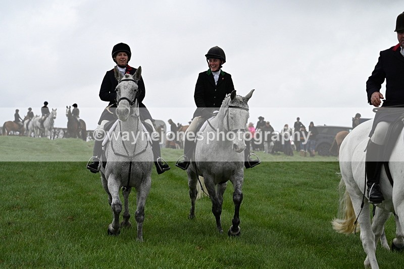 WJ7_8751 - Meet Staff & Hounds