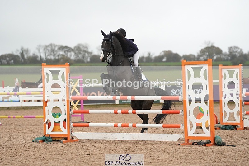 251109-112220-03535 - Cls 20 Newcomers and 1.10m Open