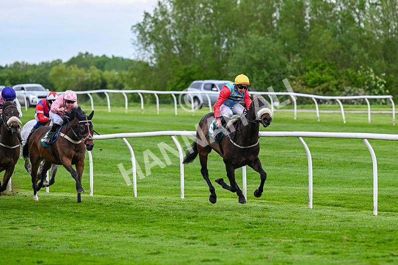 210526-Race 6-Filey Beach-4855 - Race 6 16.50pm Bet At racingtv.com Handicap