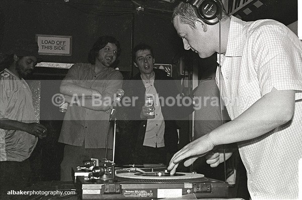 01 - Friends-&-Family @ the-roadhouse 10.05.03