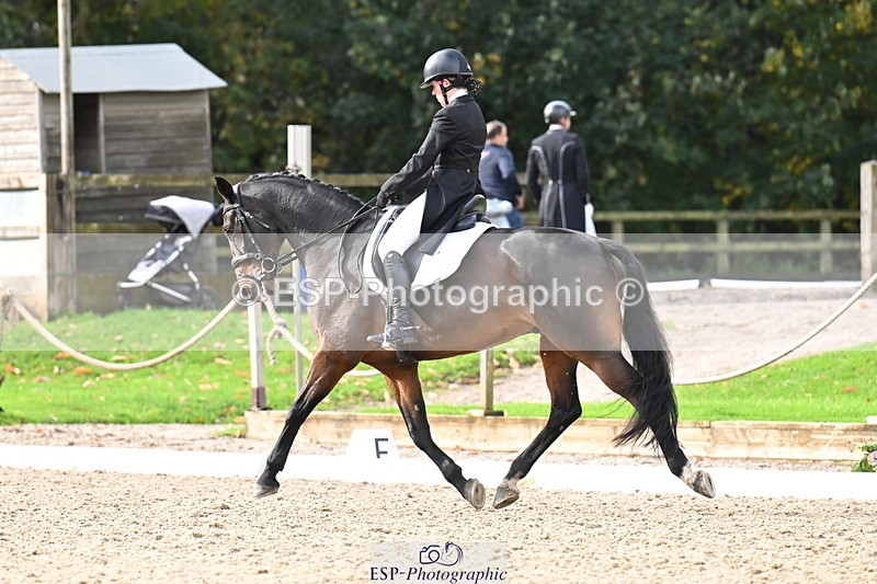 251023A-105134-01566 - B-132-Hannah.R.Jones