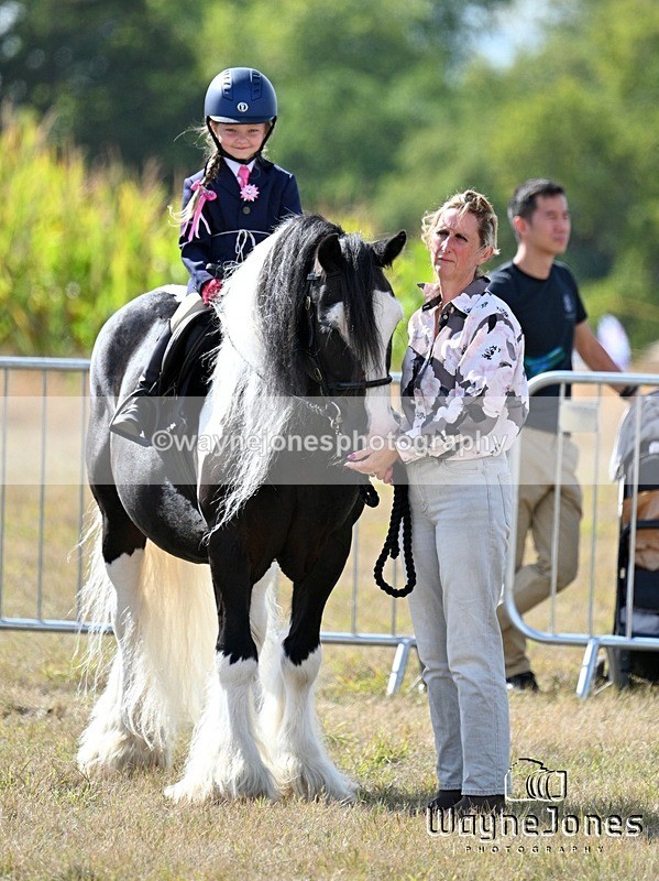 WJ7_9822 - Kellie and Nancy at Swallowfield 31-08-26