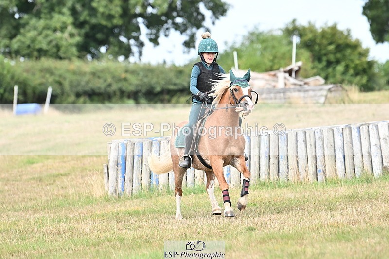 250821B-112202-00287 - Group C - Laraine