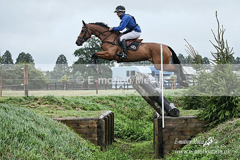 LEP56473a - Equestrian