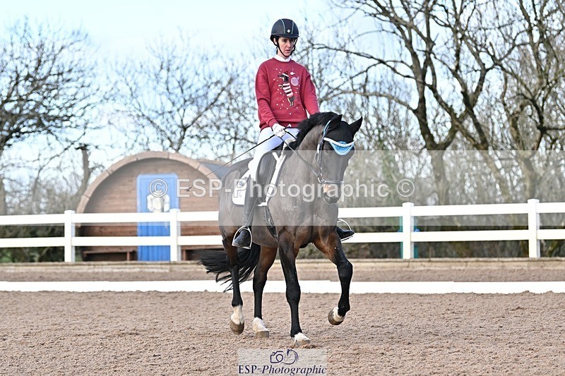 241214-122056-01573 - 132-Alys.Matravers-VORVASHILL.VERTIGO