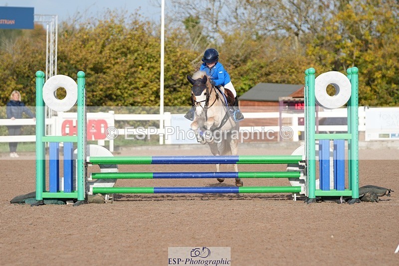 251025-100220-00003 - Cls 1+3 10 Yrs + Pony Intro 70cm