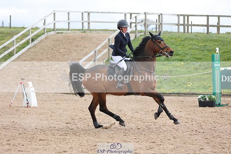 240419A-120506-07007 - Cls 6, 2 Star Medium Tour 1.35m