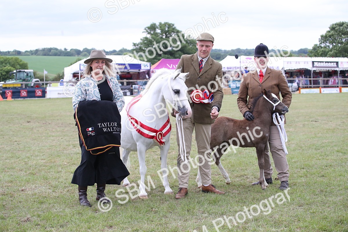 SBM_09886 - Ch 50 - Price Family Supreme In Hand