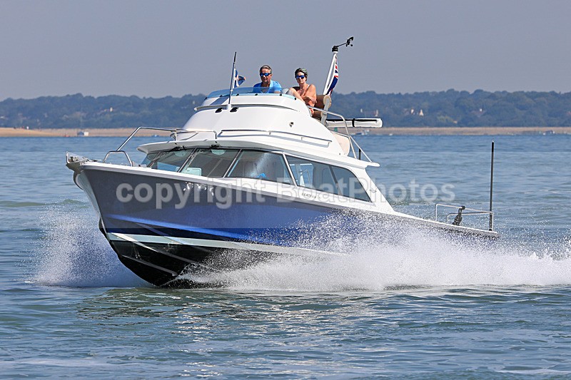 180715 COMPASS NORTH - BERTRAM 31 1Y3A1707 - Flybridge Cruisers