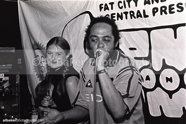 16 - Friends-&-Family @ the roadhouse 06.04.02