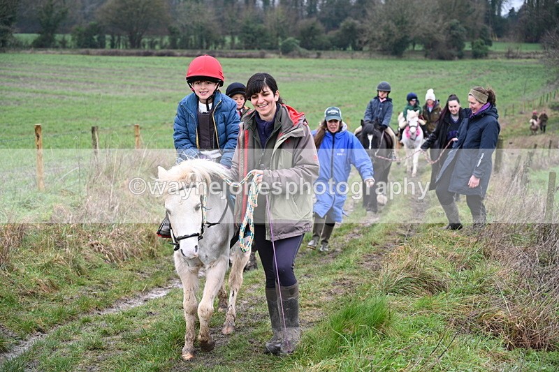 WJ7_9499 - Walk out..