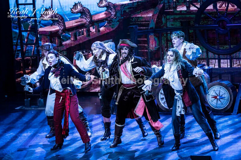 7KJS0943 - Ambition show team