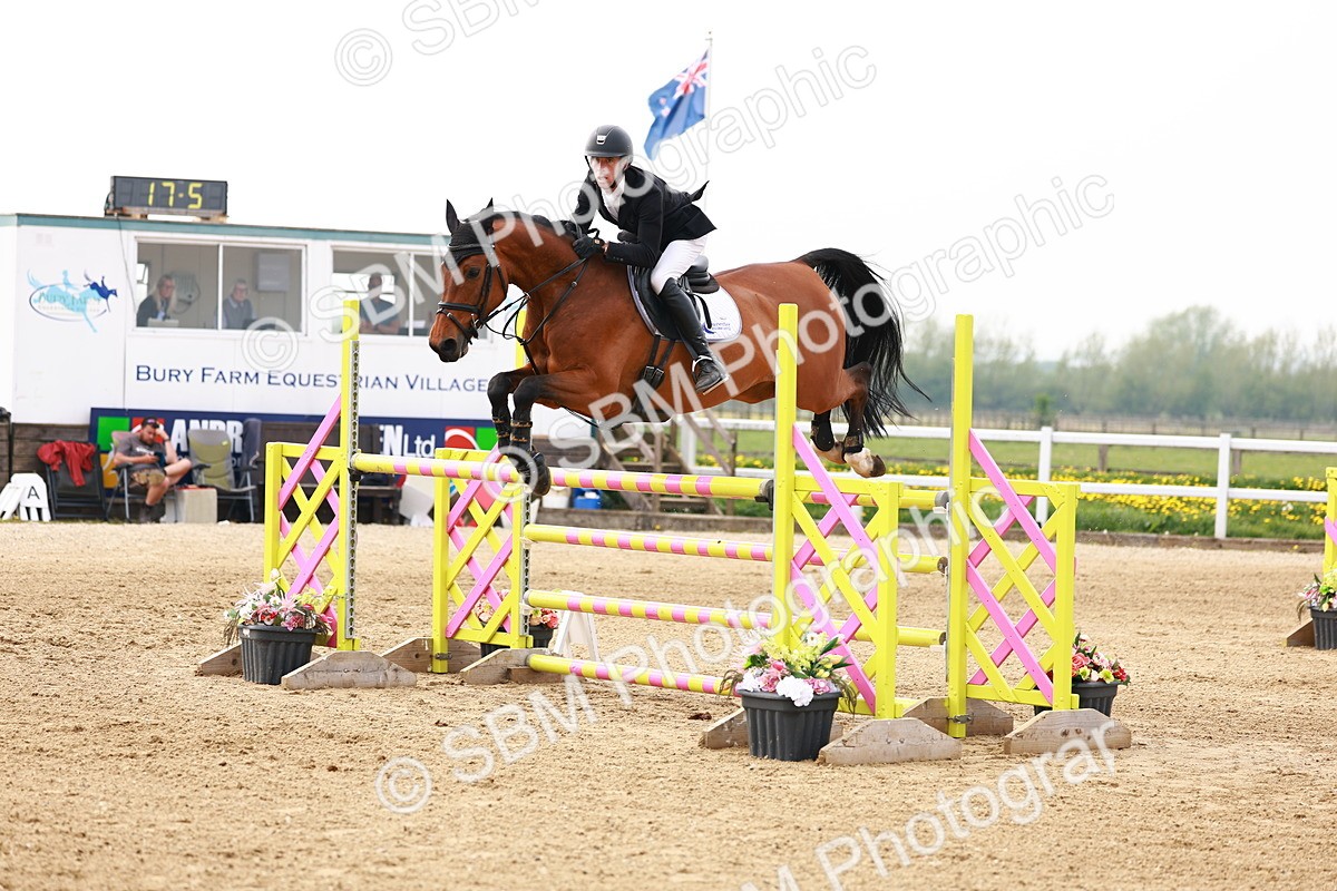  - Class 19 - Senior Foxhunter - 1.20m