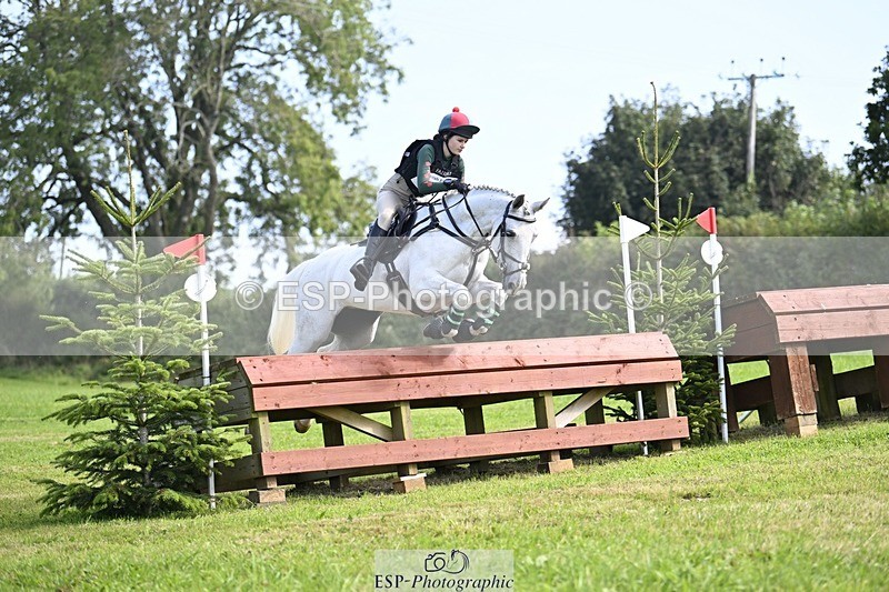 240831A-104249-00407 - 101-Issy.Perry-DATE.NIGHT