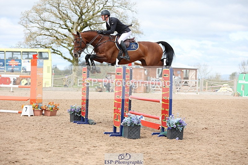 240419A-122350-07199 - Cls 6, 2 Star Medium Tour 1.35m