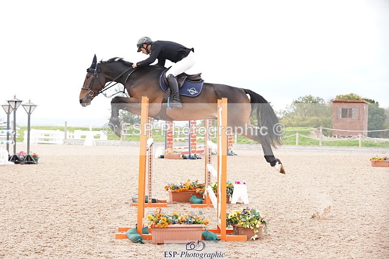 241004A-143238-00740 - Fri 04 Snr Fox & 1.20m Open