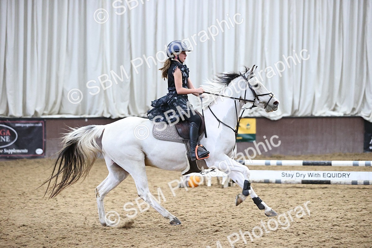 SBM_001630 - Class 3 - Horse & Hound 60cm