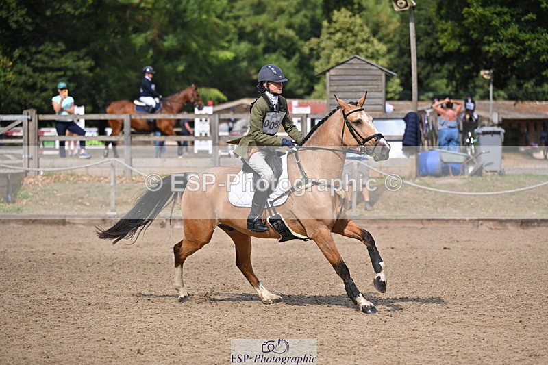 250802A-095329-00288 - A-008-Sophia.Vestey-BURDAL.DUKE