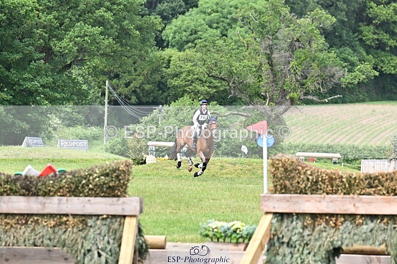 260531A-131135-24040 - G-710-Alexandra.Knowles