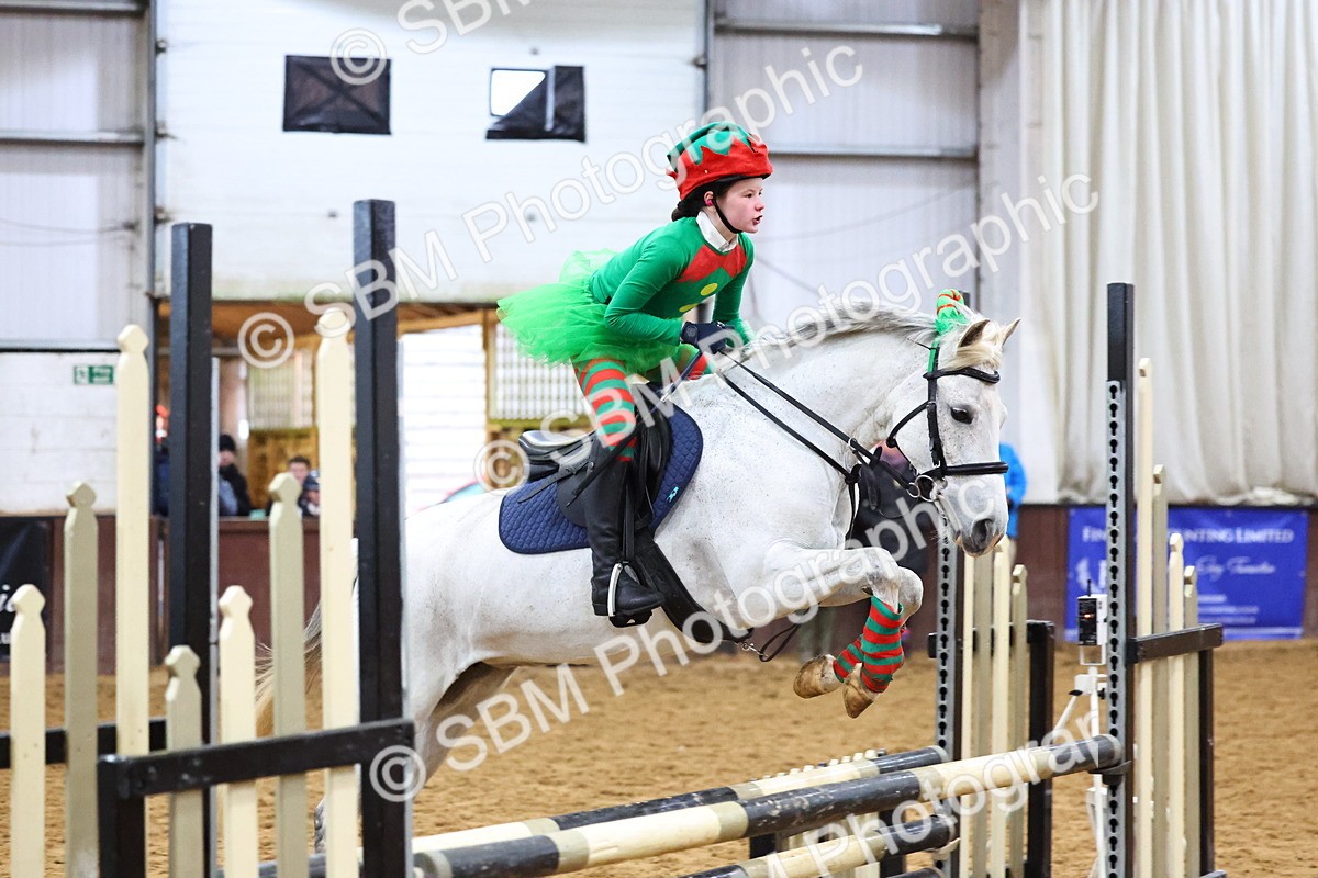 SBM_001813 - Class 4 - Festive Fences - 70cm