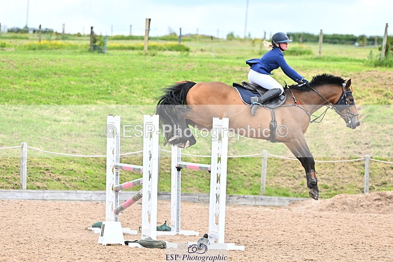 240608A-132908-02566 - Cls 4 Snr Newcomers and 1.10m Open