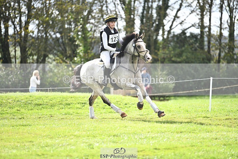 231020-141116-09686 - 120-VAN.KAUNITZ-Sara.Squires-XC