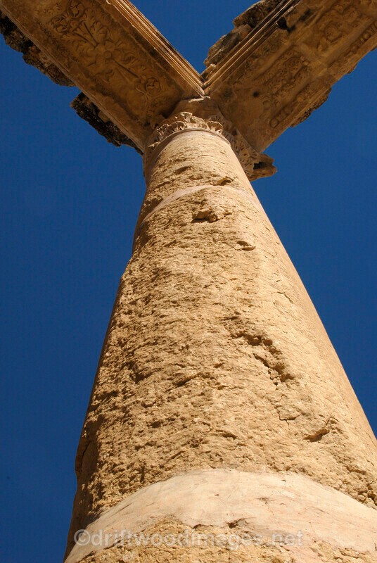 Sbeitla Roman site columns lkg up - Tunisia