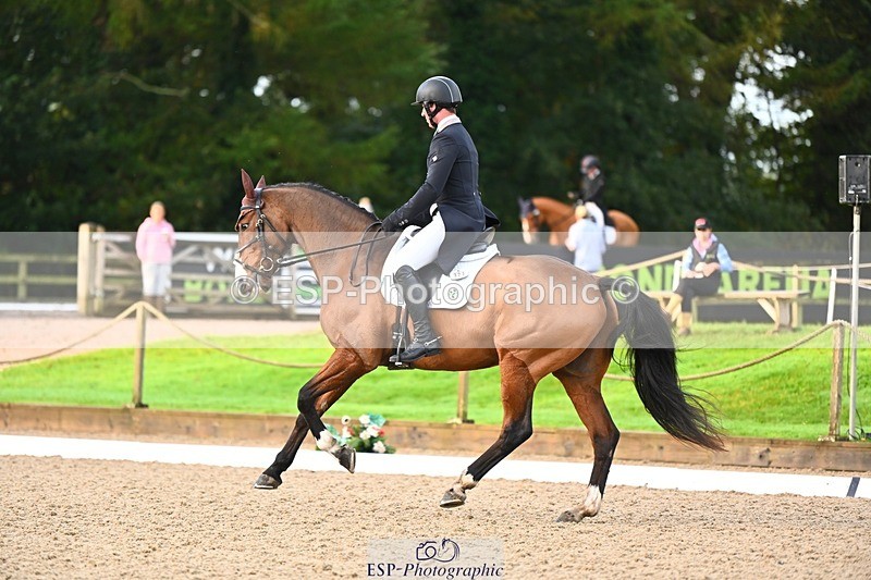 231021-085830-12729 - 321-MAN.ABOUT.TOWN.II-David.Doel-DR