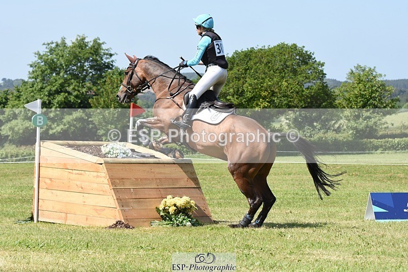 230527-111840-08827 - 305-BARRINGTON_57-Izzy_Taylor-XC