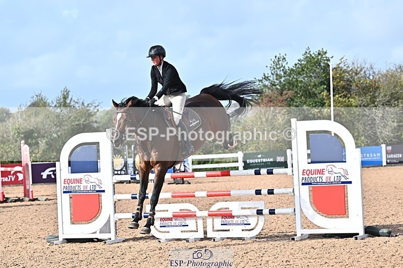 261014-130807-00575 - Cls  05 Snr Newcomers & 1.10m Open