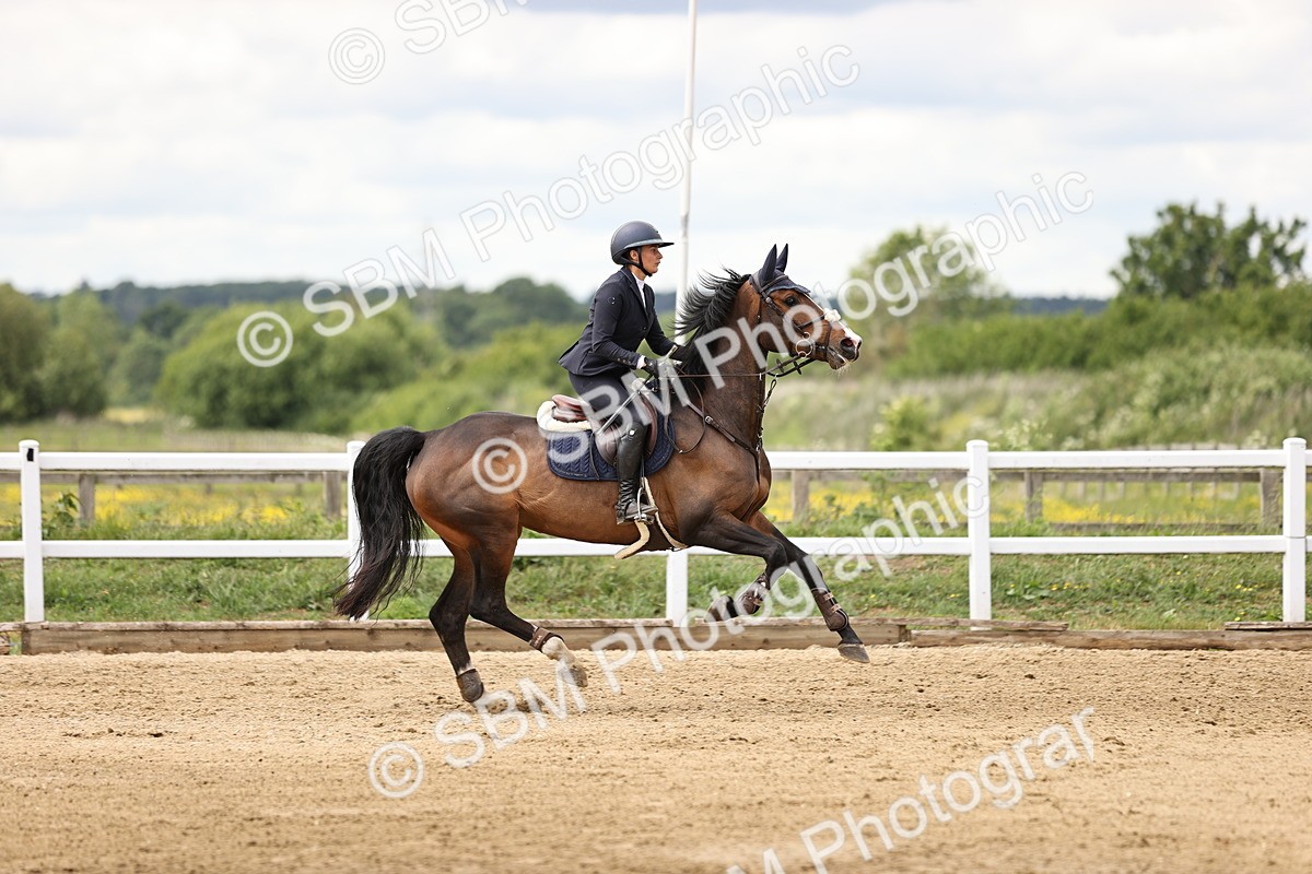 SBM_003120 - Class 11 - Senior Newcomers - 1.10m