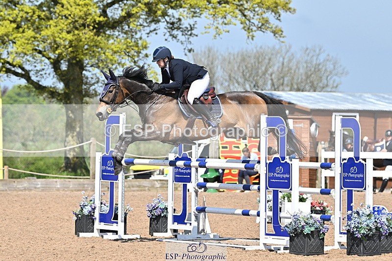 240509A-111203-01071 - Cls 9 Snr 1.20m Open