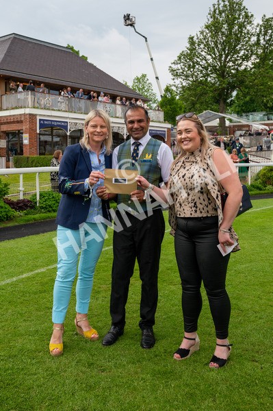 160524-Race 7-London City-8238 - Race 7 5.20pm Collective Green Energy Handicap