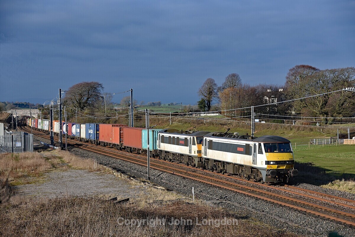 JL - 27.2.21 90008 & 90007 4M83 Coatbridge - Crewe Bas Hall, Elmsfield - West Coast Main Line (north to south)
