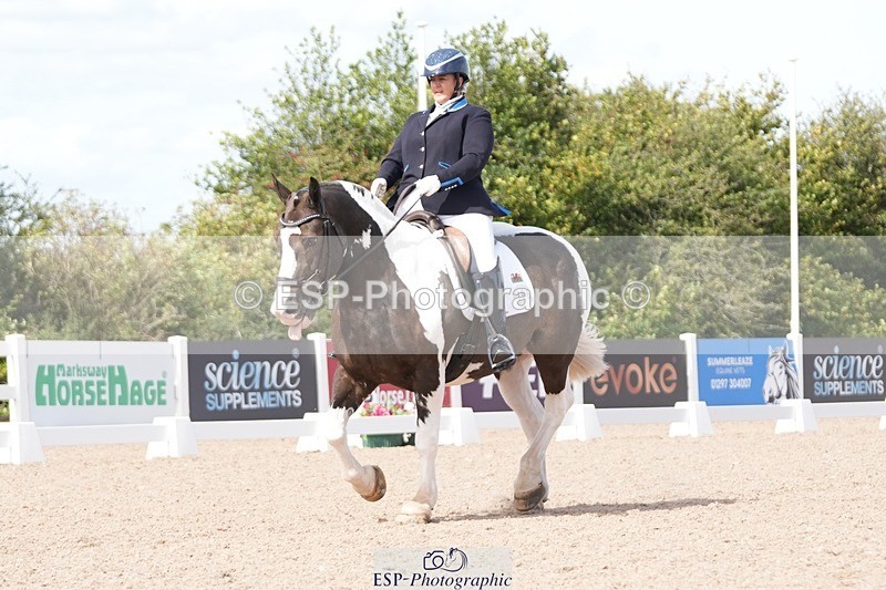 250906-134822-03393 - 106-Lucy.HamblettGalliano.Gold.Dust