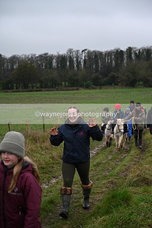 WJ7_9488 - Walk out..