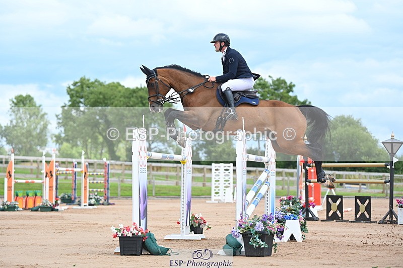 230721A-151706-07152 - Cls 10, 2 Star Big 1.45m Start to break